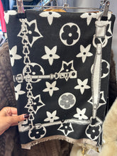 Load image into Gallery viewer, Fleur scarves
