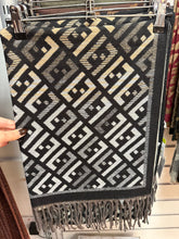 Load image into Gallery viewer, Faye scarf
