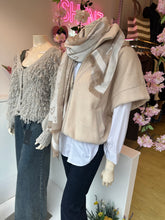Load image into Gallery viewer, Mandy jacket
