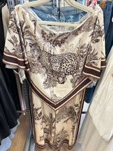 Load image into Gallery viewer, Hankie Tiger Set
