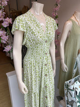 Load image into Gallery viewer, Becky daisy dress
