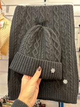 Load image into Gallery viewer, Cable Scarf Set
