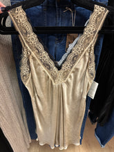 Load image into Gallery viewer, Satin lace cami
