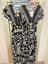Load image into Gallery viewer, Mono dress
