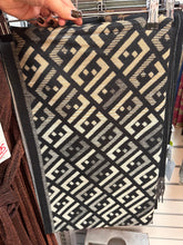 Load image into Gallery viewer, Faye scarf
