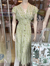 Load image into Gallery viewer, Becky daisy dress
