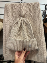 Load image into Gallery viewer, Cable Scarf Set
