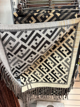 Load image into Gallery viewer, Faye scarf
