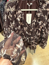 Load image into Gallery viewer, Tiffany blouse

