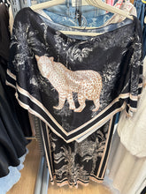 Load image into Gallery viewer, Hankie Tiger Set
