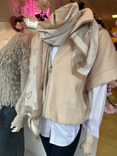 Load image into Gallery viewer, Mandy jacket
